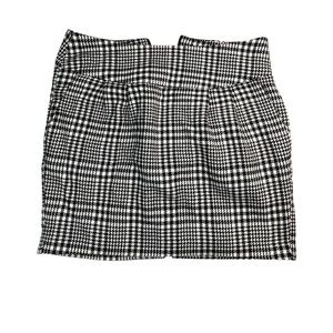 Mini Skirt with pockets!
